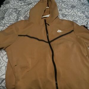 Tan lg Nike tech